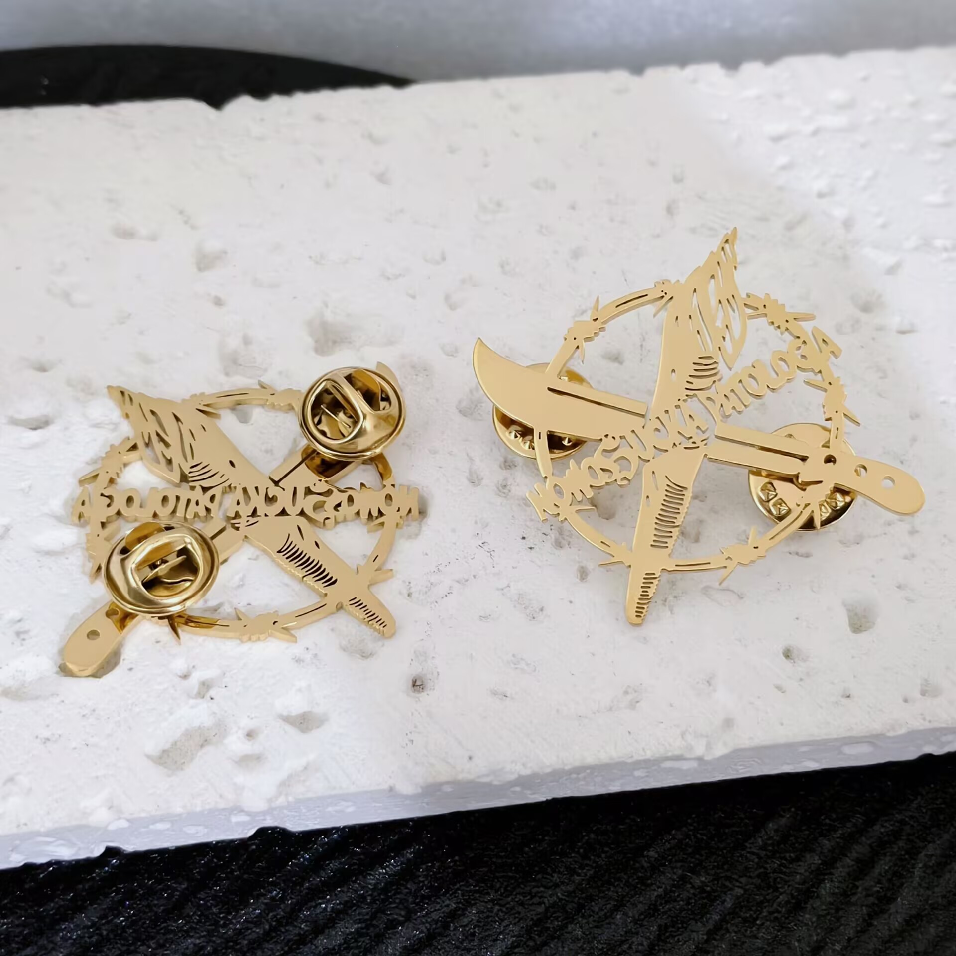 Özel Paslanmaz Çelik Broş Yaka - Tuxedo Lapel Pin incelemesi ve fiyatı